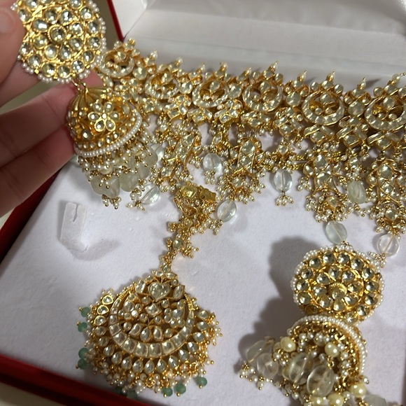 Indian Kundan Bridal Set with Haath Phool - Picture 2 of 4